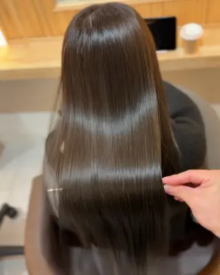 ロング attrait南堀江所属・乾かすだけで艶髪 松村海世のヘアスタイル