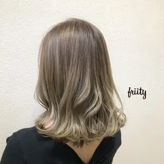 ミディアム カラー feery所属・中司 莉菜のヘアスタイル