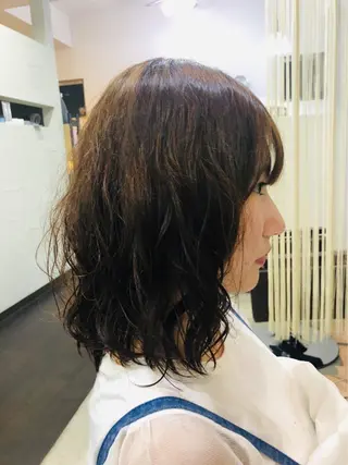 ミディアム カラー パーマ 阿久津 泰幸のヘアスタイル