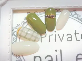 ネイル サロン ド イロハ所属・佐藤 恵美のネイルデザイン