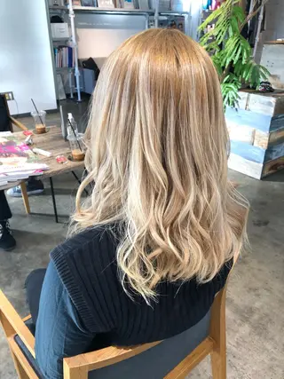 セミロング ハイトーン/レイヤー /ケアブリーチ石川治のヘアスタイル