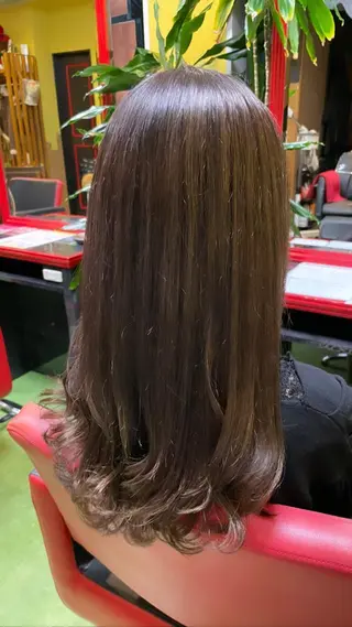 ロング カラー デザインカラー🏝️ 須賀汐音のヘアスタイル