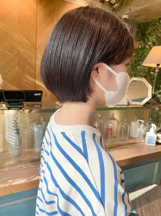 ショート カラー 小泉 葵のヘアスタイル