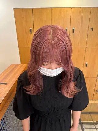 セミロング リンダ所属・ベージュ/顔周り カット/スズキのヘアスタイル