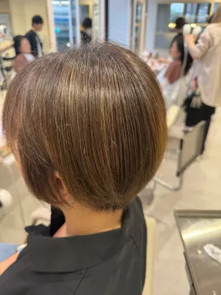 ミディアム カラー 30代からの大人 ショートのヘアスタイル