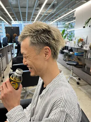 ショート メンズ ダブルカラー/ ケアブリーチ/クニトのヘアスタイル