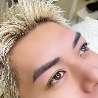 メンズ アイブロウ GAUEN所属・RIKO🎀 代官山eyeサロンのマツエク・マツパデザイン