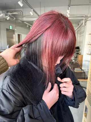 ミディアム カラー 匂坂 美優のヘアスタイル