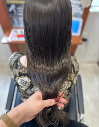 ロング カラー MOURI CHISATOのヘアスタイル