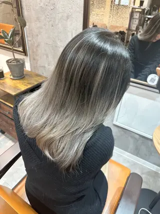 セミロング 🔷ブリーチバレイヤ ージュ🔷飯野達也のヘアスタイル