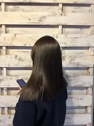 セミロング カラー Y U  Iのヘアスタイル