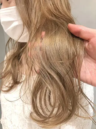 ロング カラー 圧倒的透明感カラー nana🦕のヘアスタイル