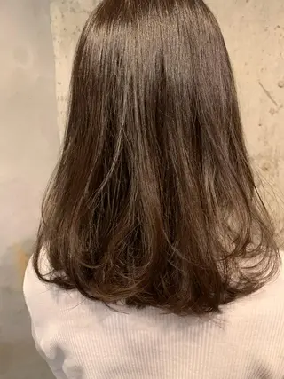 ミディアム ブリーチなしWカラー /地毛風/小林凪沙のヘアスタイル