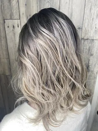 ミディアム カラー LOHAS宮田 香奈のヘアスタイル