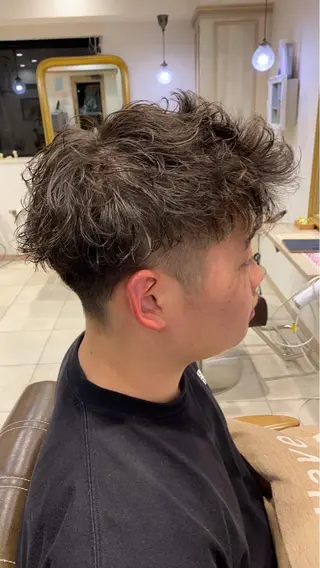 パーマ メンズ cinq PROJECT所属・ミルクティーベージュ /三村克彦のヘアスタイル