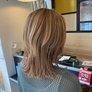 ミディアム カラー スナコザワ レナのヘアスタイル