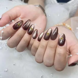 ミディアム VI NAILのネイルデザイン