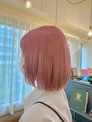 ショート カラー 梅田ハイトーン チダ ヒナノのヘアスタイル