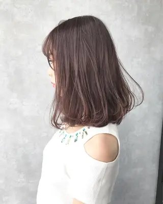 ミディアム カラー TOMOYAレイヤー ブリーチ縮毛矯正のヘアスタイル