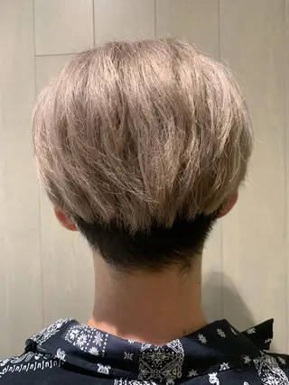 ショート カラー 糟谷 慈英のヘアスタイル