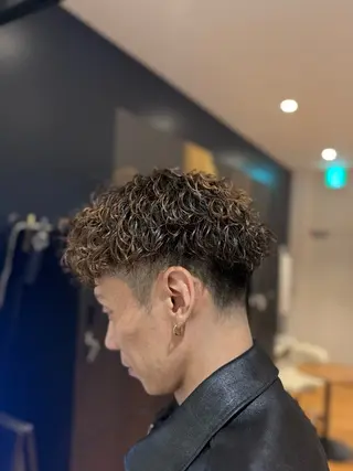 ショート カラー パーマ メンズ 森岡 陸のヘアスタイル