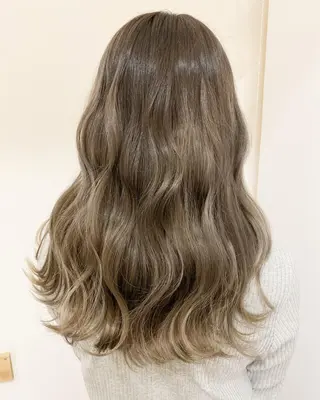 ロング ハルカ/透け感カラー /顔周りレイヤーのヘアスタイル