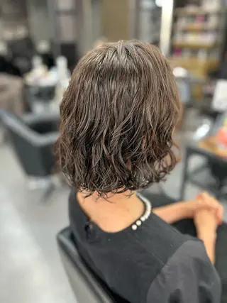 ミディアム メノン ナナのヘアスタイル