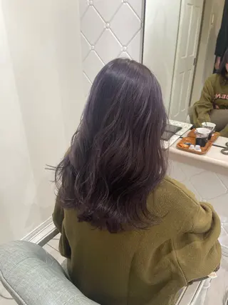 セミロング カラー 濱田輝レイヤー 韓国風 ハイトーンのヘアスタイル