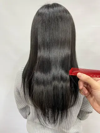 セミロング カラー 由谷 祥伍のヘアスタイル