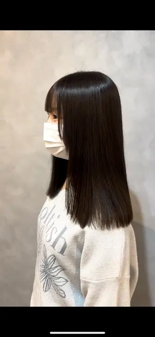 セミロング 吉岡 七奈子のヘアスタイル