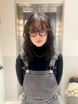 セミロング パーマ satsuki 暖色・ブラウンカラーのヘアスタイル