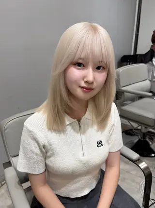 ミディアム 🩶ブリーチ/ レイヤー🩶フミカのヘアスタイル