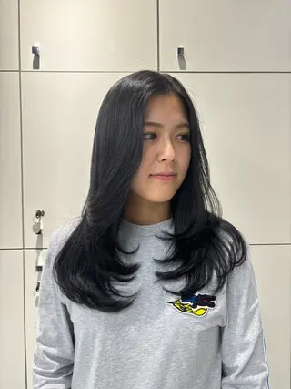 ロング カラー 飯ヶ谷 成海のヘアスタイル