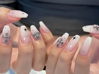 ネイル Rainrain💧 パーツ豊富、やり放題のネイルデザイン