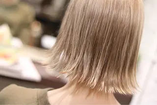 ショート カラー パーマ ヘアアレンジ youres hair 新宿3丁目店所属・新宿.代表.透け髪 TAKAケアブリーチのヘアスタイル
