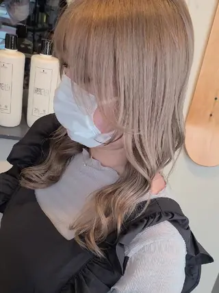 セミロング ブリーチカラー🌈 嘉名 真樹のヘアスタイル