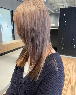 セミロング 韓国式パーマ🔥 ブリーチ🔥TOMOのヘアスタイル