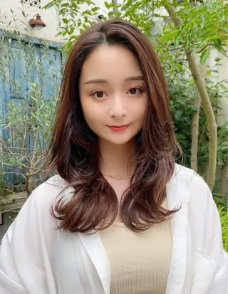 ミディアム パーマ 川口開世 layer cutのヘアスタイル