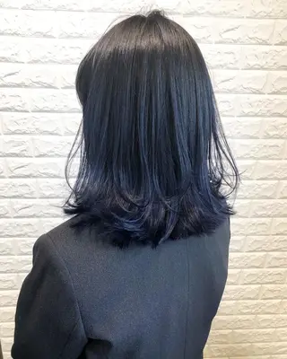 ミディアム カラー 西本 夏美のヘアスタイル