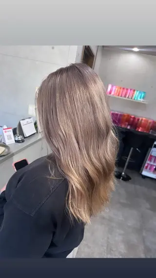 ミディアム REVE所属・馬場  麻応のヘアスタイル