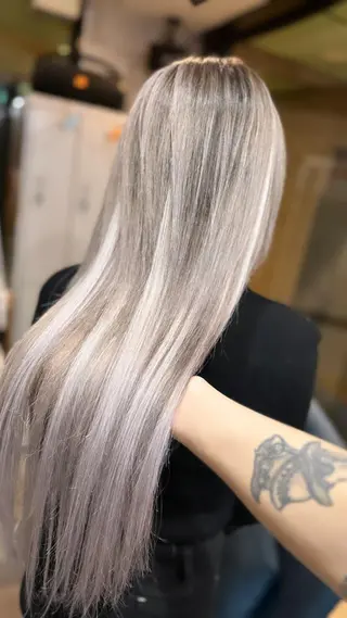 ロング カラー 難波ブリーチカラー 伊藤洋輝のヘアスタイル