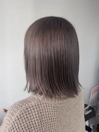 ショート あやめ🪽 オリーブ/ハイトーンのヘアスタイル