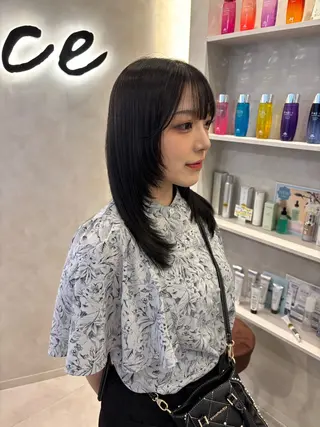 ミディアム 顔まわりレイヤー×ハ イトーン/しずくのヘアスタイル