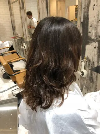ミディアム パーマ 【デザイナー】田中 美生のヘアスタイル