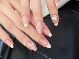 ネイル 🦋 Queenieのネイルデザイン