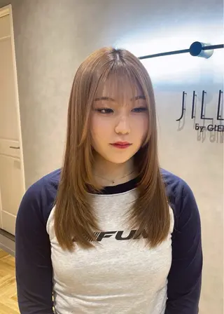 セミロング 樋口 美咲のヘアスタイル