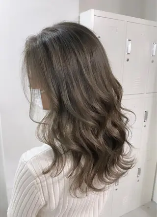 セミロング カラー 👑圧倒的カラー👑 佐々木祐希のヘアスタイル