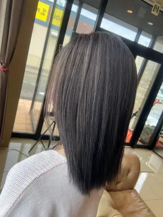 カラー 小林 亜紀のヘアスタイル