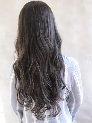 カラー ロング MOU namba ムウナンバのヘアスタイル