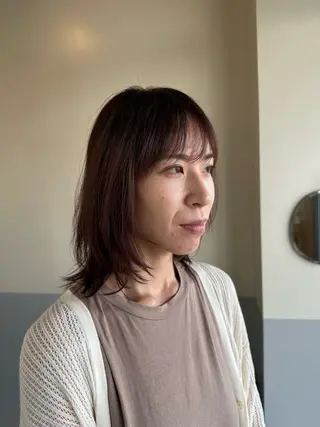 ミディアム カラー 三浦 彩那のヘアスタイル